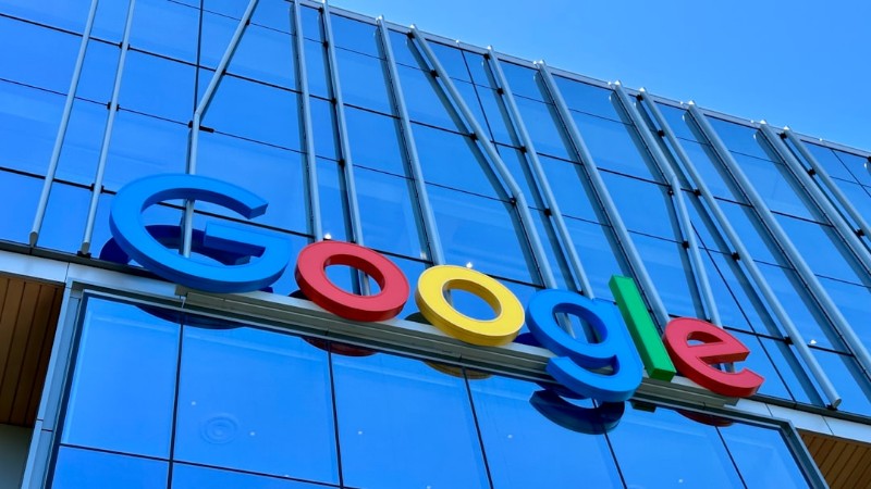 the google logo is displayed on the side of a building - Four colours. 🔵🔴🟡🟢, tags: policy sports betting - unsplash